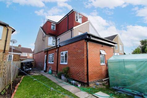REFURBISHED FIVE/SIX BEDROOM on Gardenia Avenue, Luton