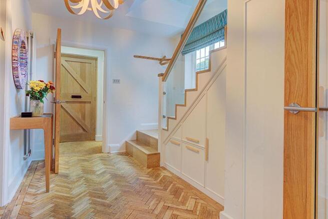 D0407 14 widecombe way hall_800px.jpg