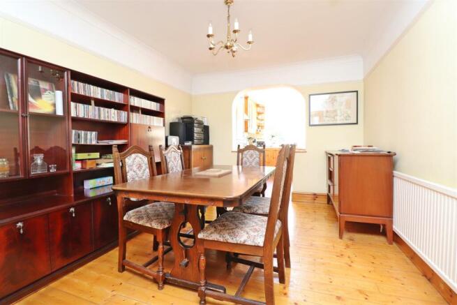 HR dining room.JPG