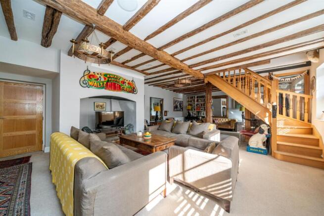 Lounge/Sitting Room