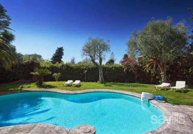 Villa for sale with swimming pool