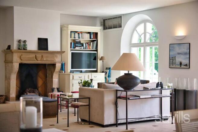 Hotel 100 meters from the beach for sale