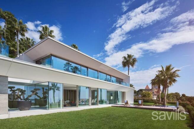 Contemporary villa for sale in Cannes