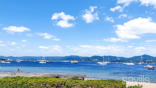 Beachfront Apartment In Saint-Tropez