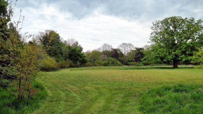 Land in Kenley.