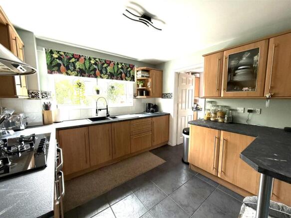 1 THORN CLOSE KIT.jpeg