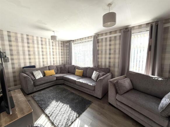 38 hunts lounge.jpeg