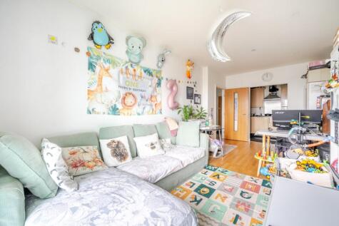 Uxbridge Road, Ealing, London, W5