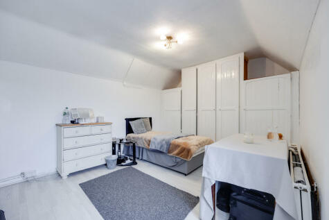 Streatham Vale - 3 bedroom flat for sale