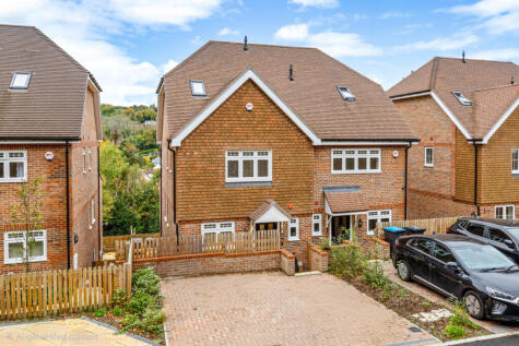 The Crescent, Caterham, CR3