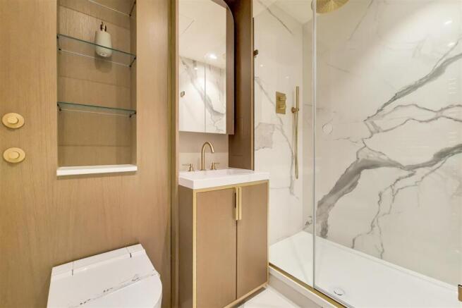 9_Shower Room-0.jpg