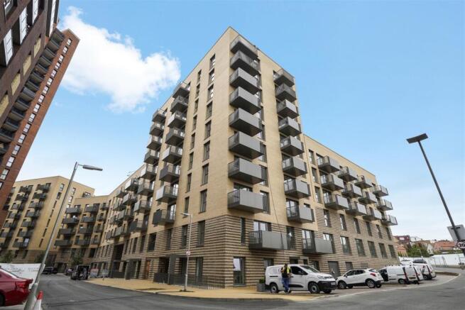 FLAT 6, Nuthatch Apartments, - EQeM1MJQvLQslYjKqi