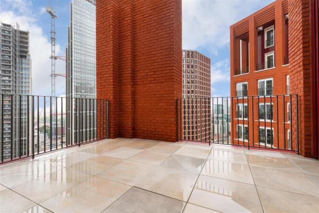 Flat 123, 7A Exchange Gardens-17.jpg