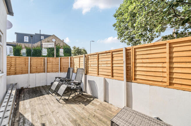 1327951-5-68834ba...