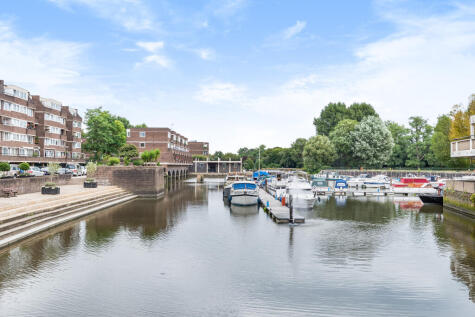 Justin Close, Brentford, Greater London, TW8