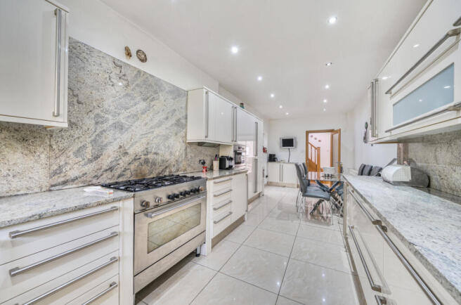 1374418-19-690464...