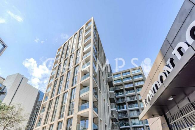 2 bedroom flat to rent in London Dock