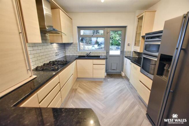 5 - 2025-11-16T204354.036.jpg