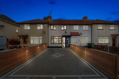 Endeavour Road, Cheshunt, EN8