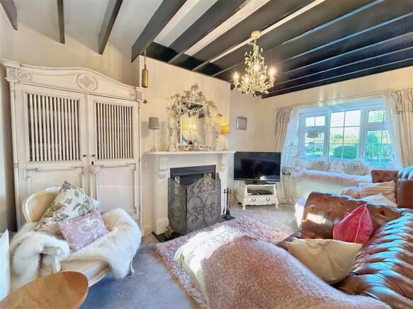 Living Room 3.jpg