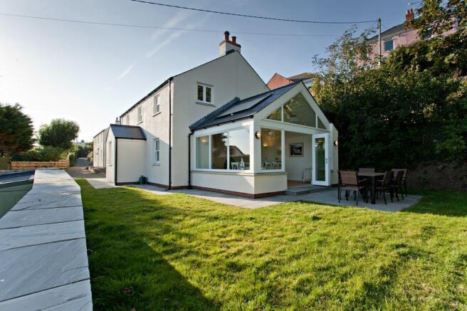 panteg-farmhouse-cottage.pipkht.jpg