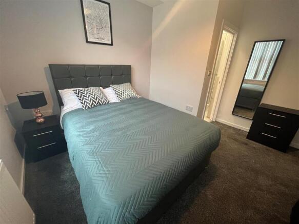 Bed 1.jpg