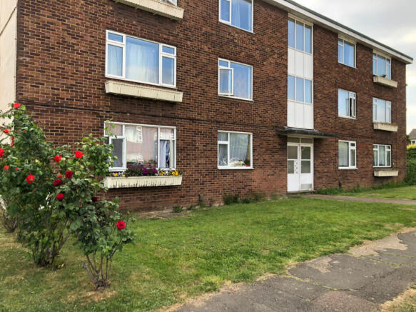 Intalbury Avenue, Aylesbury, HP19