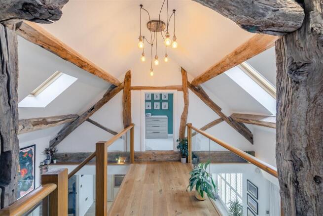 8639408-interior24.jpg