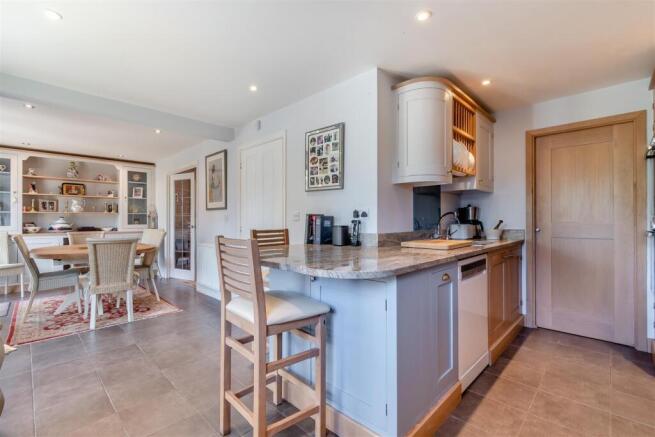 8655519-interior44.jpg
