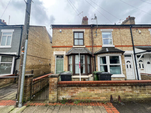 3 bed End Terrace house to rent