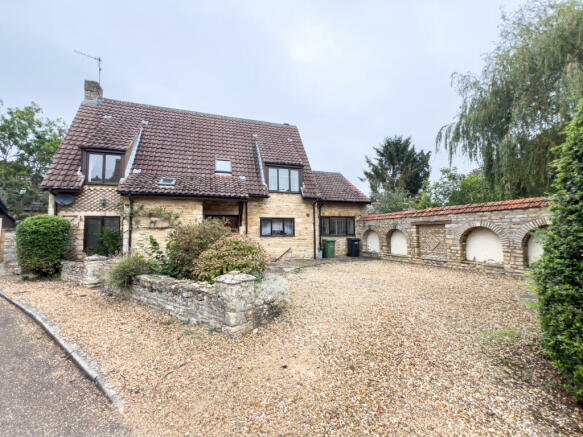 4 bed detached house to rent