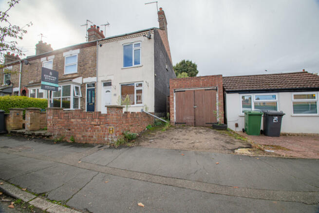 3 bed end of terrace