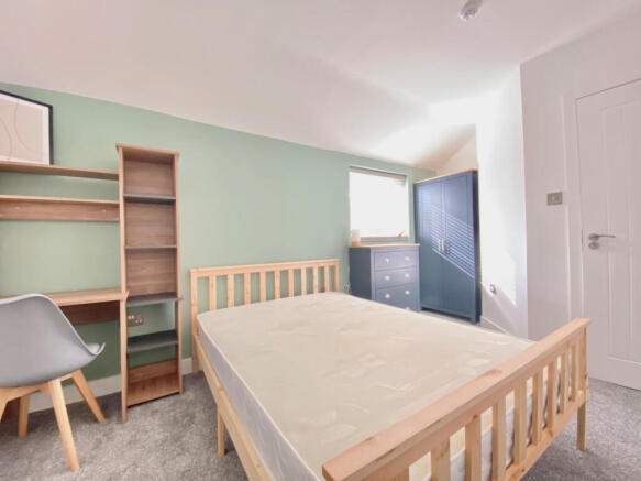 FULLY FURNISHED EN-SUITE ROOM