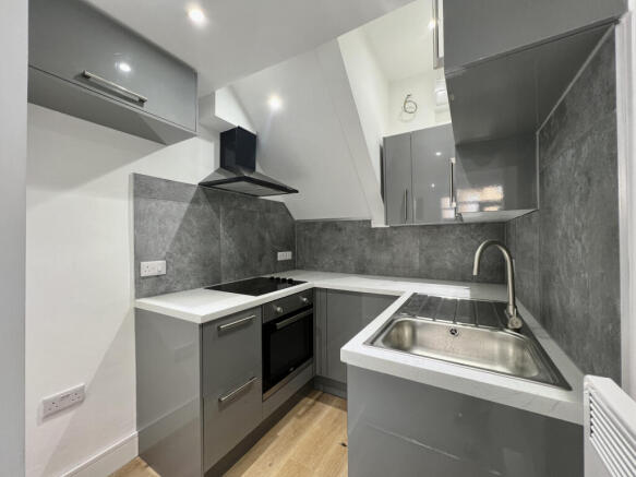 Flat 2 to let