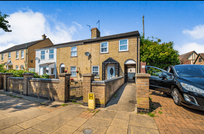 2 bed end of terraced to rent