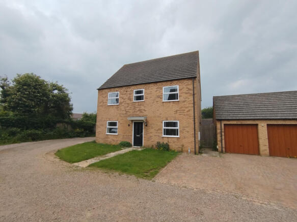 5 bed detached house to rent