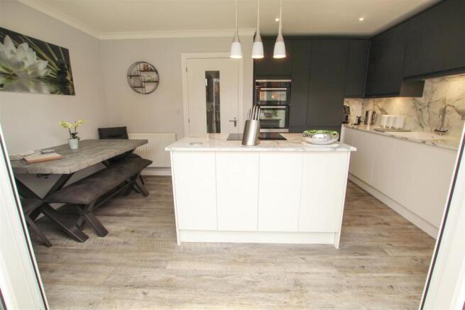 Garden To Kitchen Diner.jpg