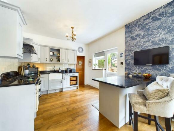 Impressive Open Plan Dining Kitchen