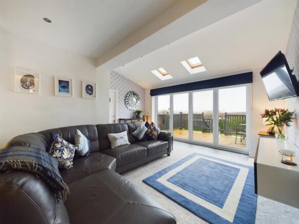 Extended Lounge