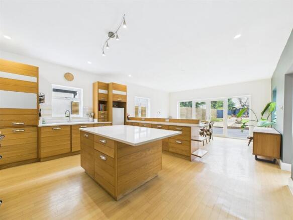 Fabulous Open Plan Dining Kitchen