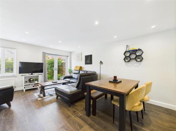 Lounge/Dining Room
