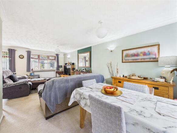 L-Shaped Lounge/Dining Room