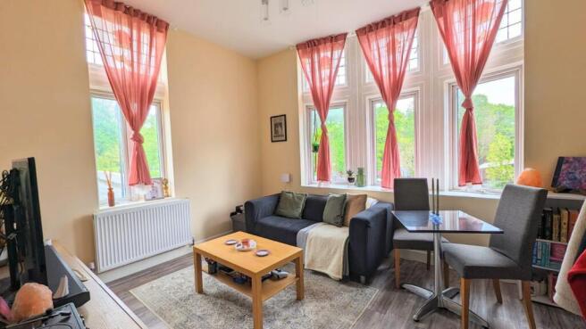 1A the Crescent- Living Room 2.jpg