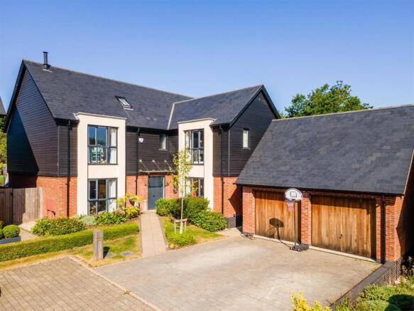 9 Aylesbury Court_1.jpg