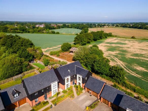 9 Aylesbury Court_2.jpg
