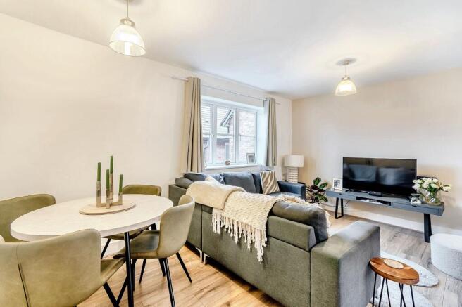 Lounge/dining area