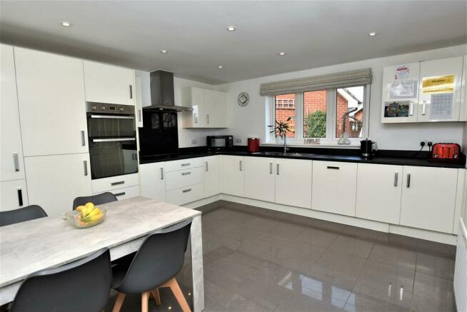 Kitchen/Breakfast Room