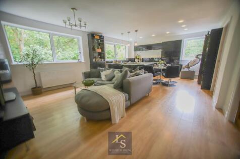 Warren Close, Bramhall, SK7