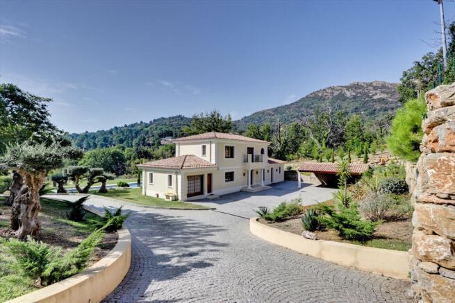 Villa for sale in th