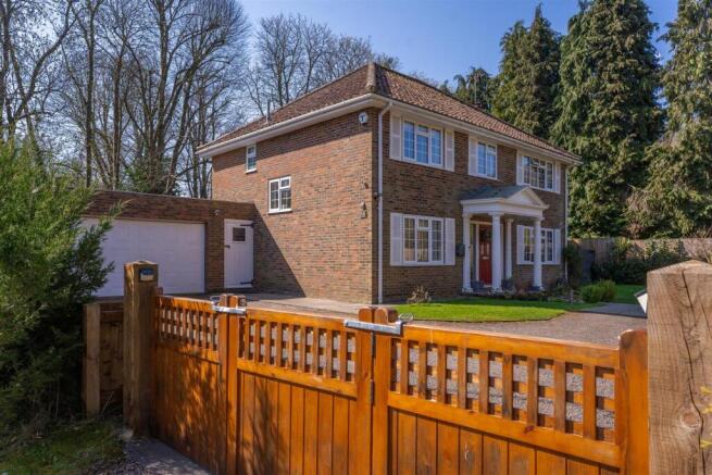 Bakerswood Close